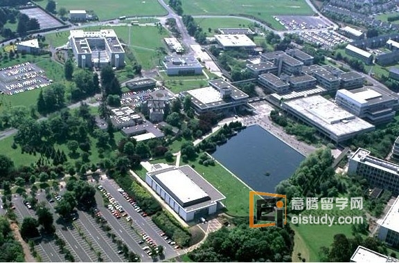 新加坡私立大学