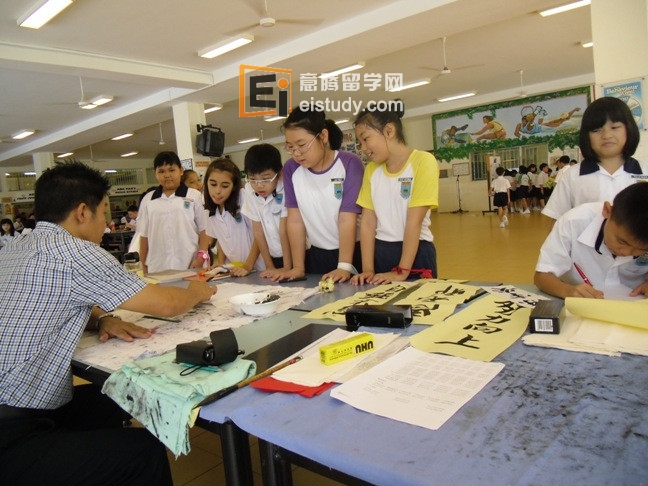 新加坡育青小学开展书法交流