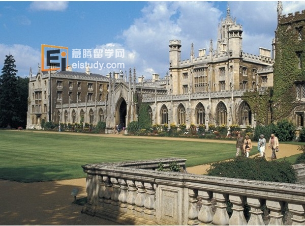 英国威尔士大学