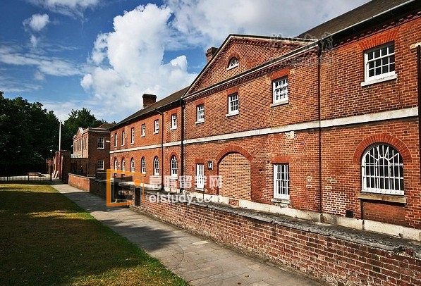 英国朴次茅斯大学