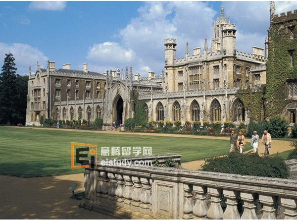 英国威尔士大学