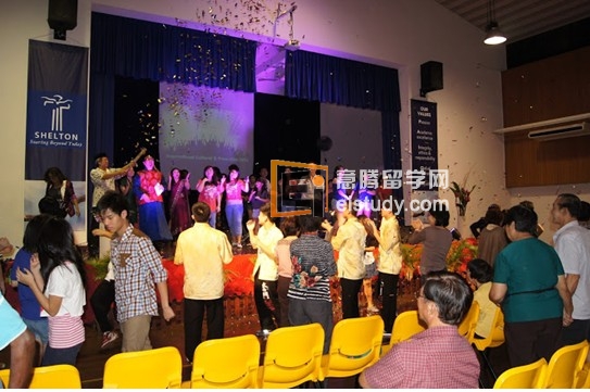 20121128121420450-1 晚会结束