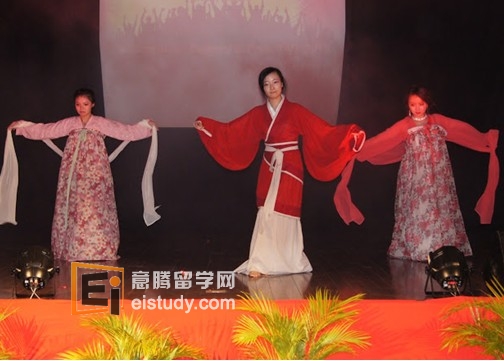 20121128121917261-1 三位表演