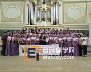 20121210024548605-1 新加坡圣尼各拉女校去比赛