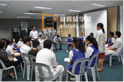 20121210024639321-1 新加坡圣尼各拉女校我们平时是这上课的