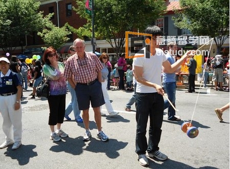 加拿大大学语言学校