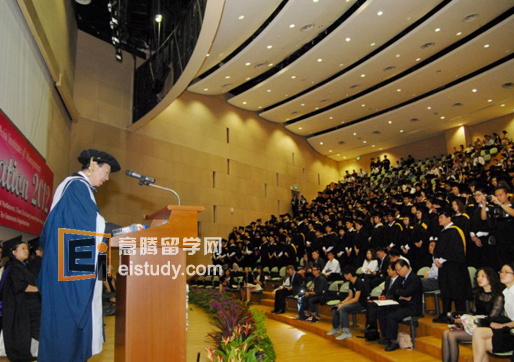 20130128111628123-3 首先恭喜新加坡东亚管理学院2012年的毕业生!你们终于毕业了啊,真是苦读学业寒窗,终于迎来了一个胜利的结果!恭喜恭喜恭喜…