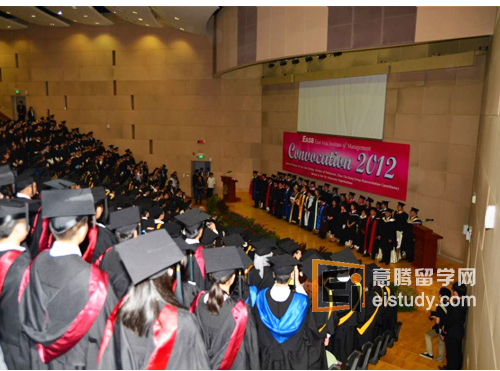 20130128111734116-1 当全体起立唱新加坡国歌的时候,猜猜他们现在心情是怎么样?