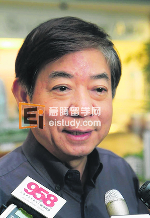 20130201092333105-3 国家发展部长许文远昨早在建屋发展局总部受访时说:“我们下来要提供70万个住屋,显然不能只在现有的市镇兴建,我们需要新地点、新地段、新发展和新市镇。”