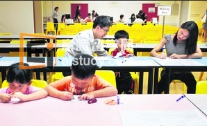 20130409091535723-3 新加坡留学 试点幼儿园第一天报名情况怎么样?