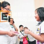 新加坡小学生的爱心卡活动