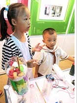 20130601035828903-1 新加坡留学 六岁孩童发明军事防御