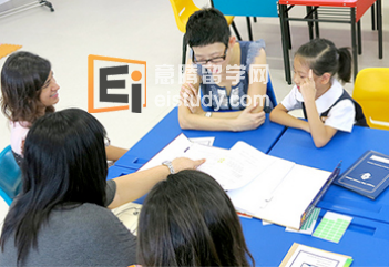20130706094802342-1 新课程培训基层领袖商业知识。在日前开展的第一次课程中,有320多名基层领袖学习到商业注册、公积金和税务法令、住宅办公计划(home-office scheme)