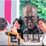 新加坡科技设计大学本首座李光耀铜像揭幕