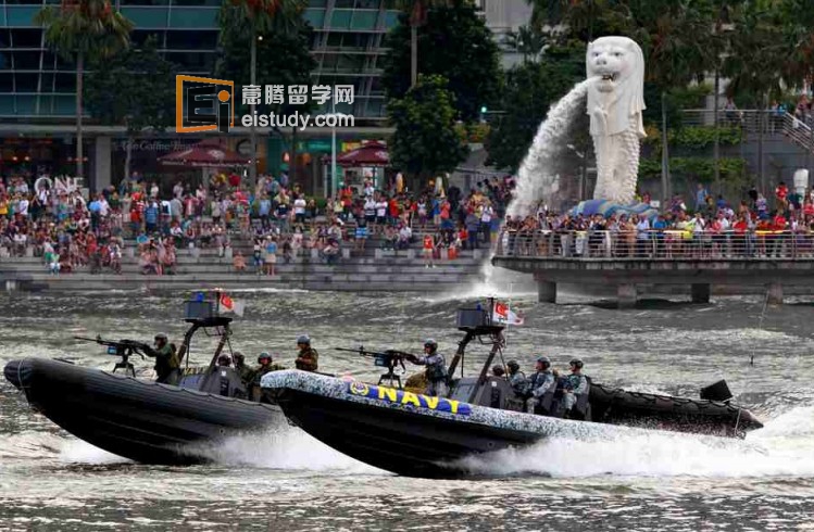 20130810113818272-1 新加坡国庆检阅礼简单又庄严