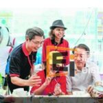 职业展与嘉年华获得东北社区发展理事会与新加坡劳动力发展局的支持，副总理张志贤受邀出席。他致词时说，商联中心为有需要者提供就业机会、让他们能与社区建立联系，并从中获得工作可带给他们的尊严。工作让他们能自食其力，也促进身心的健康。