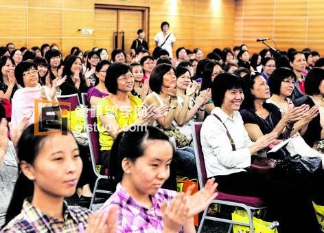 20131125092055234-1 家长和幼教教师处理孩子闹情绪问题“老师,别生气!