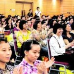 家长和幼教教师处理孩子闹情绪问题“老师,别生气!