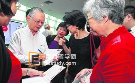 前公务员首长林祥源在国家图书馆推介新书《领袖、导师与你》。 多名与会者会后纷纷请他为新书签名。配合新著推介，曾在公共服务界工作37年的前公务员首长林祥源宣布设立一个慈善基金会，每年颁发四个奖项给在新加坡学前教育和特别需求教育领域里展现领导才能的教师，以肯定他们对孩童及学校的贡献。  林祥源前天在英文新书《领袖、导师与你》（The Leader, The Teacher and You）发布会上透露，将在新加坡社会基金会（The Community Foundation of Singapore）下设立新基金会。基金会名为“领导基金会”（The Leading Foundation），旨在鼓励与肯定学前教育与特别需求教育人士在专业领域内的卓越表现。林祥源目前是新加坡政府投资公司集团总裁，曾任公务员首长与多个政府部门，包括教育部的常任秘书。他指出，自己在与女儿林华敏合著的新书中，阐明了他对好的领导人也应是好的导师的论述，因此希望刚成立的基金会能激励对社会有诸多贡献的好老师。林祥源也强调，学前教育对培育孩童的重要性。他说：“我希望借此机会听听老师们对教育的看法，和他们有进一步互动。”约100名政界、公共服务界、商界及外交界的嘉宾前天出席发布会，包括教育部长王瑞杰和前总统纳丹。  前公务员首长林祥源设立基金奖励学前和特别教育杰出教师。王瑞杰致辞时感谢林祥源对学前教育的贡献，也对林祥源在新书中对领导应继续传承重要价值观与治国原则的阐述，表示赞同。林祥源结合自己在公共服务界多年的经验与后来在新加坡经济发展局和新加坡政府投资公司集团的经验，在《领袖、导师与你》中提出他对政治领导与公共服务的见解。新书将在本地各大书局出售，精装版售价48元，平装版28元。新书中文版预计今年5月面市。