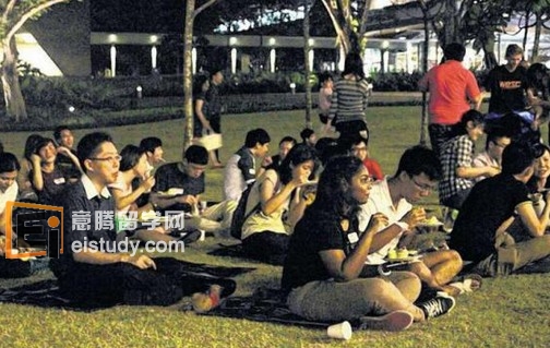 新加坡国立大学“双情人节”以花识人