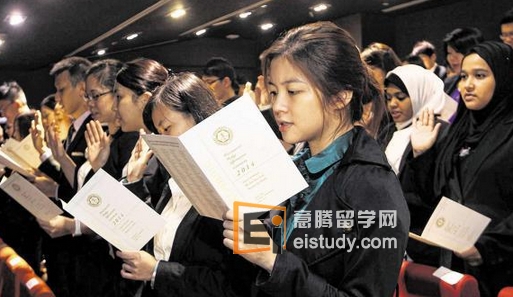 20140512091502112-3 新加坡国立大学药剂系逐年增收新生
