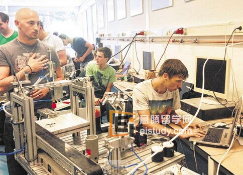 教育系统不能止步于帮助学生获得第一份工作